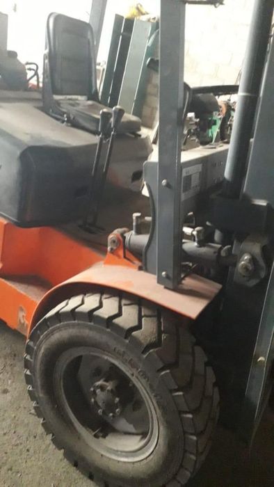 Вилочный погрузчик