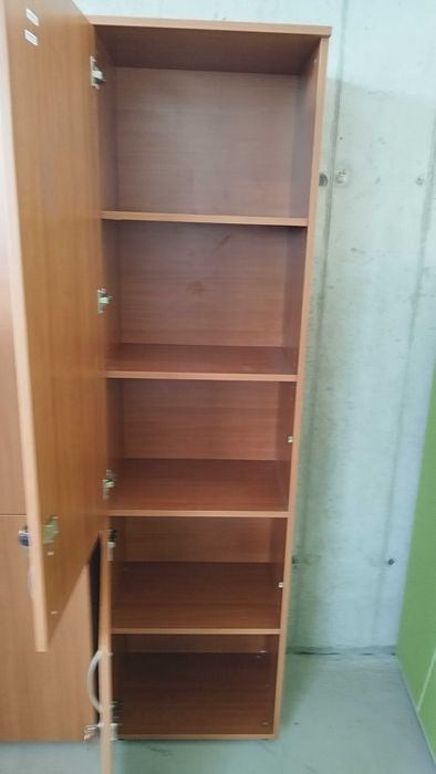 Еднокрил гардероб с рафтове  със заключване - Офис шкафове 54/200/40