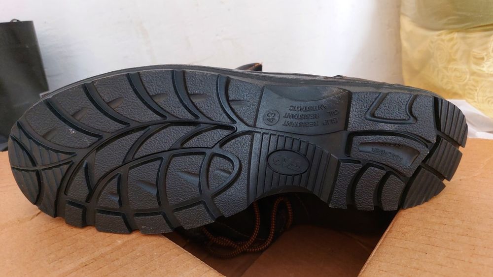 Продам спец ботинки летние