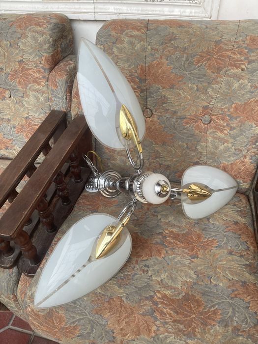 Люстры целые две штуки