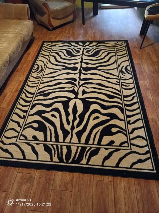 Продавам Килим запазен