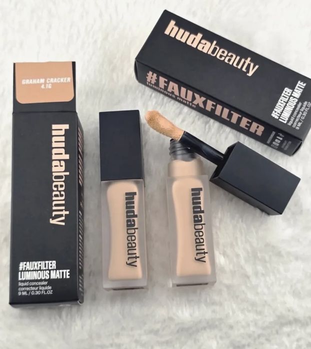 Коректор Huda Beauty