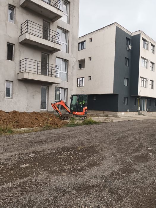 Miniexcavator de inchiriat