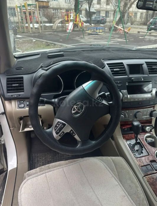 Highlander 2012 года 2.7л