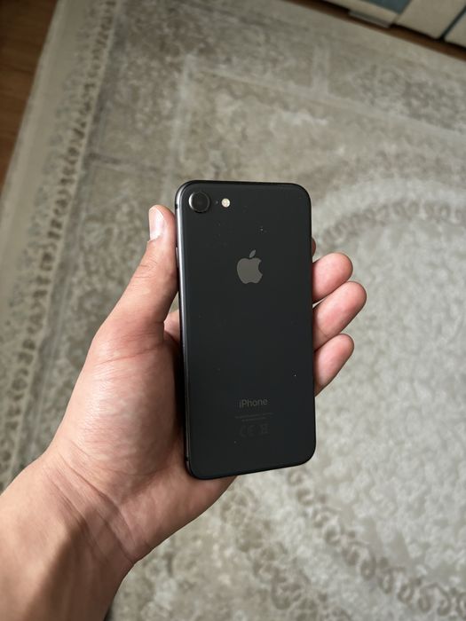 iPhone 8 (Айфон) в хорошем состояний