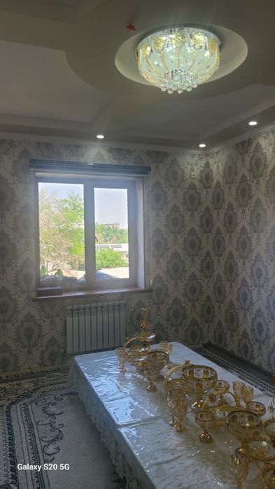 СРОЧНО !! ПРОДАЁТСЯ Квартира в Яшнабаде 75 кв/м 4x комнатная дубовой