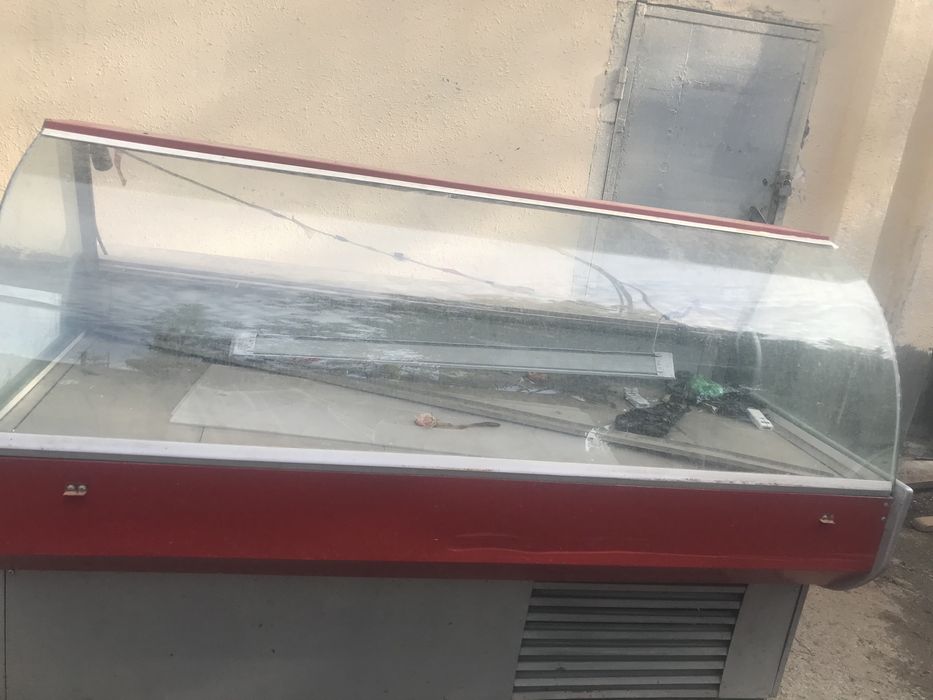 Vetirina ishlashi zor 2 ta bor bittasi eshik sal yopilmidi lekin zor