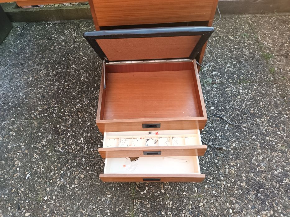 Mașină de cusut electrică SINGER 744