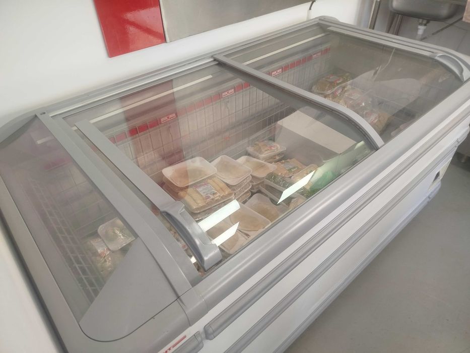 Хоризонтален фризер със стъклена врата AHT Paris 185