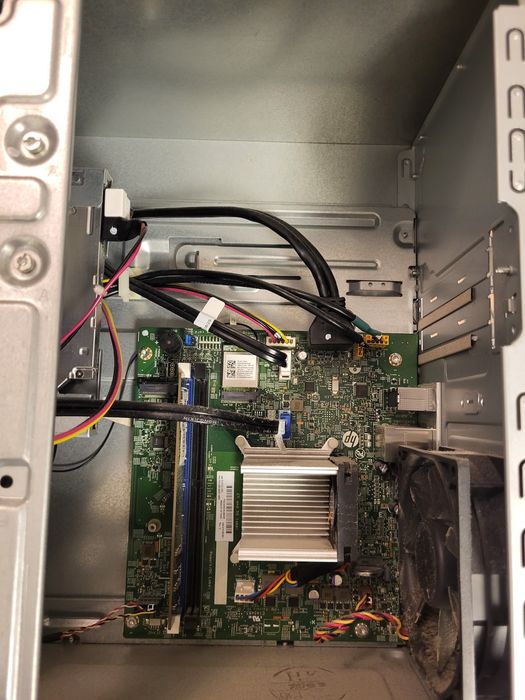 Calculator HP TPC W031-SF cu monitor