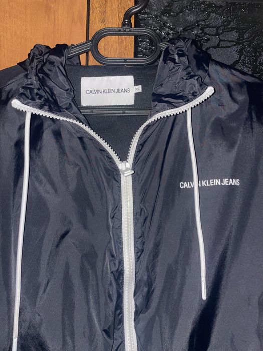 дамска ветровка на Calvin Klein Jeans