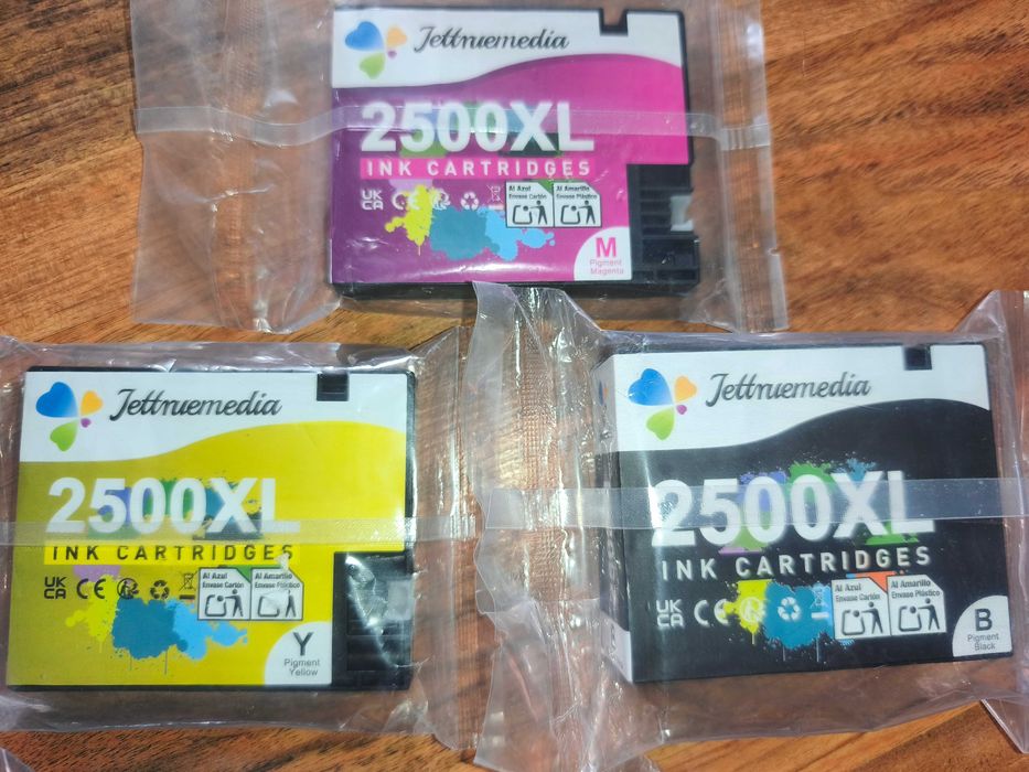 Чисто Нов Запечатан Комплект Мастилени Касети PGI-2500XL (5 бр.) за Принтери Canon Maxify