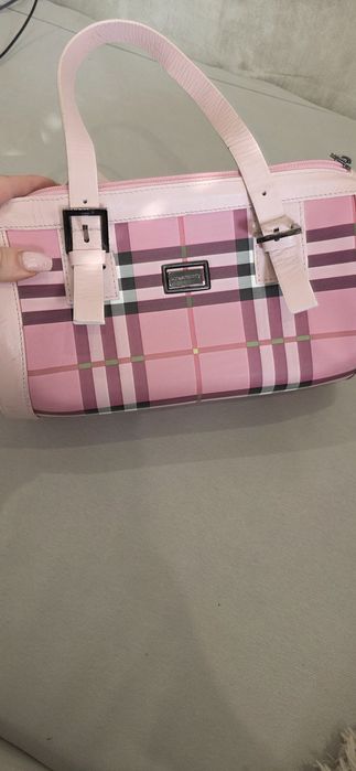 BURBERRI зо лятото е идеално