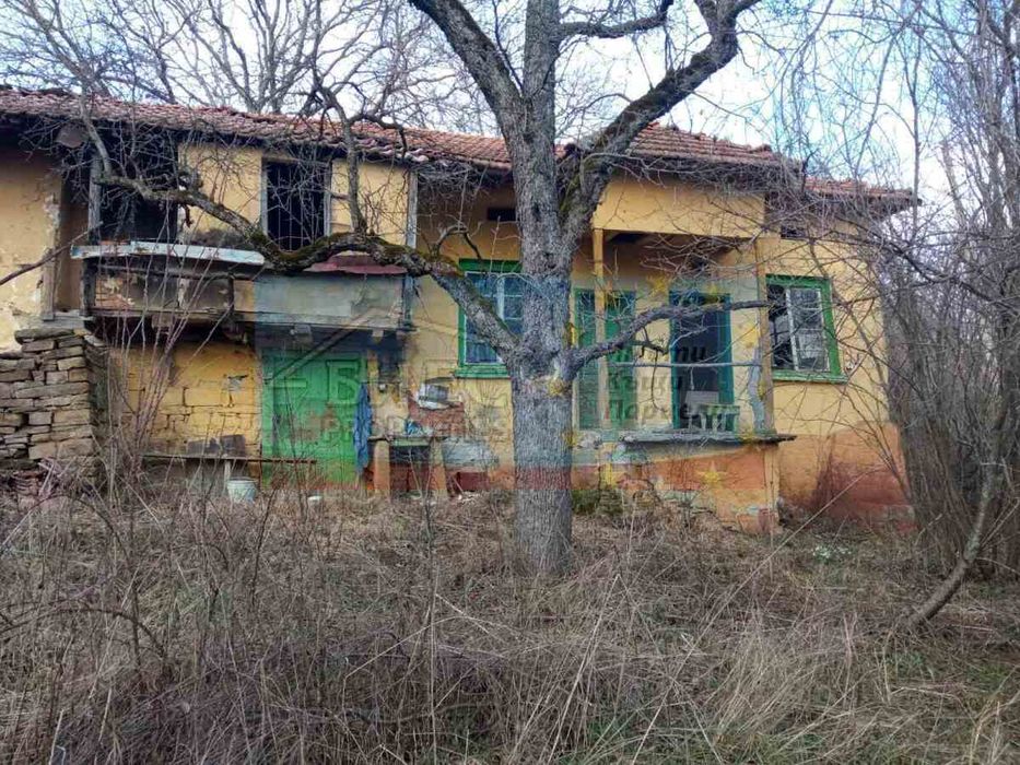 Стара къща в с. Равнище