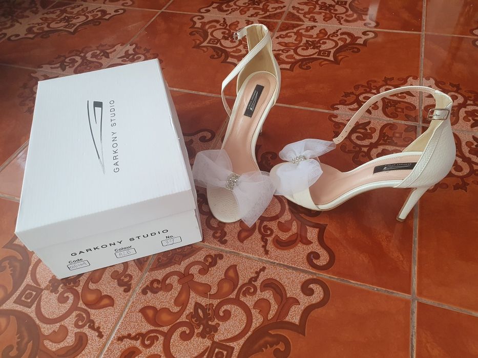 Vand sandale elegante din piele