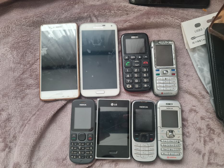 Telefoane vechi funcționale și nefunctionale
