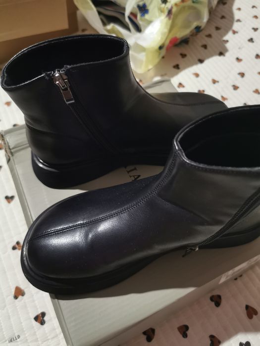 Продам детские ботинки