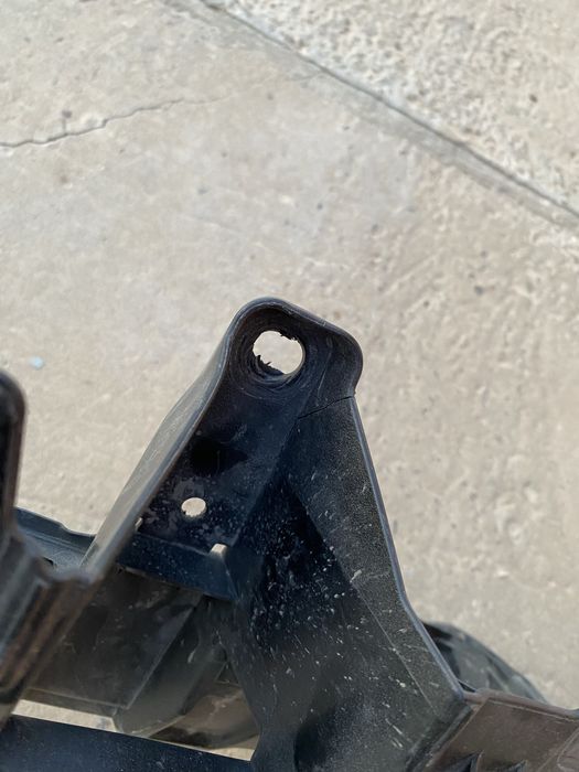 кронштейн (каркас) решетки радиатора RAV 4