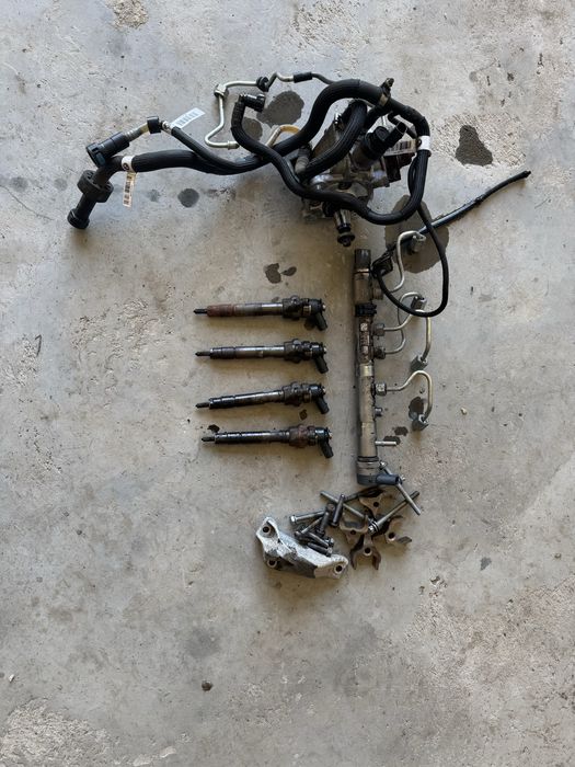 Дюзи/Рейл/Помпа Бмв 1.8д 143к.с (duzi/reil/pompa bmw 18d 143 konq)