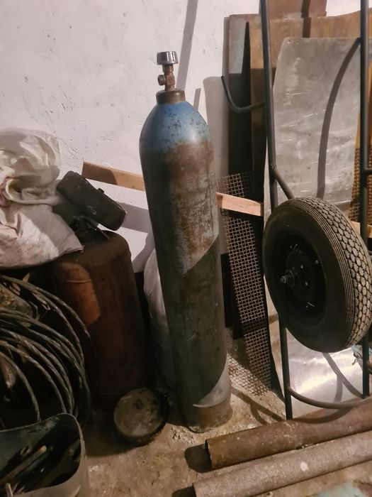 Продам полный кислородный баллон