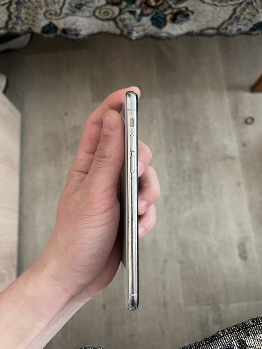 Продам Айфон Х в хорошем состяний