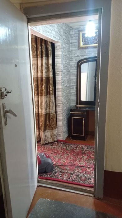 Аренда 2-комн. Квартира 1/4 этаж. Адрес микрорайон 1я остановка. Цена.