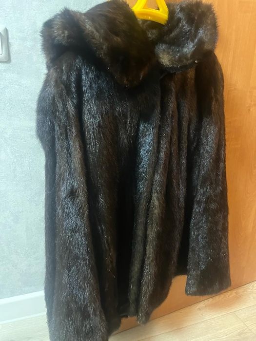 Продаю норковая шуба в хорошем состоянии, коричневый цвет