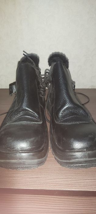 Продам  ботинки  зимние.