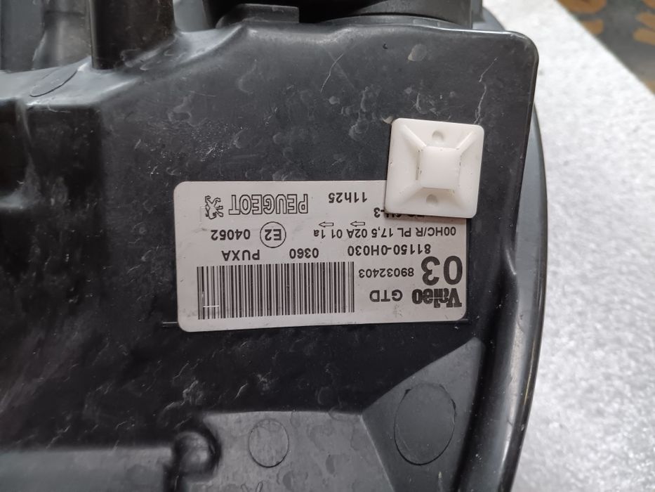 Фар ляв десен за Peugeot 107 / Пежо 107