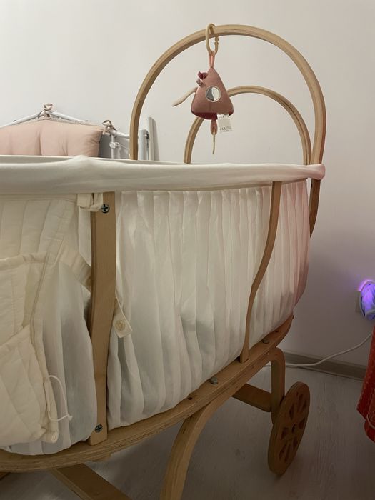 Patut bebe lemn masiv + accesorii  patut  model vintage