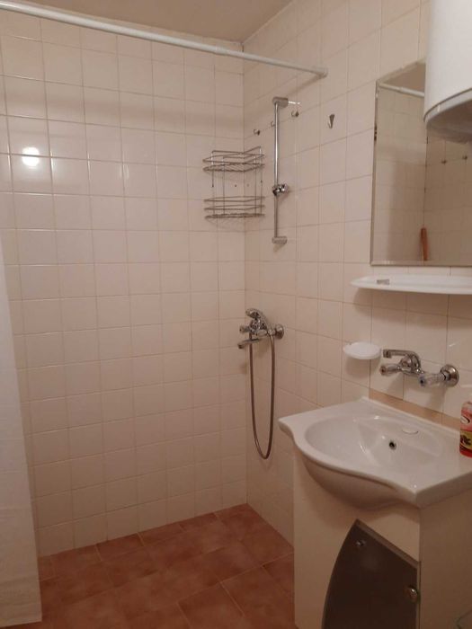 Дава се под наем Тристаен апартамент в Плевен, Идеален център - 70 кв.м за 306 € - Снимка #9