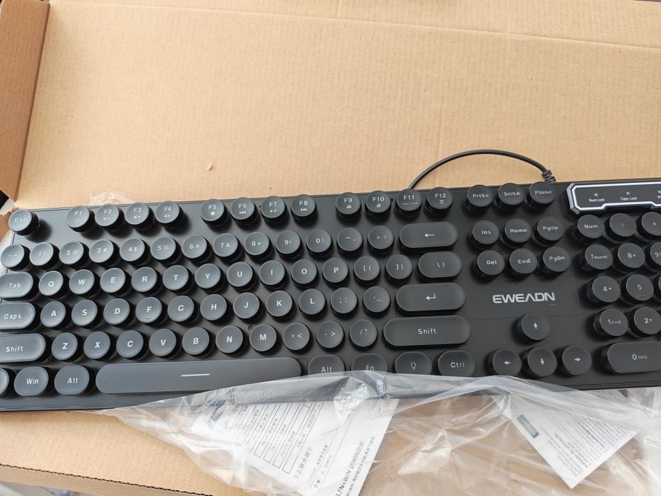 Tastatură mecanică luminată EWEADN