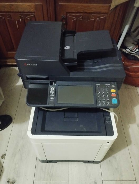 Vând imprimanta kyocera