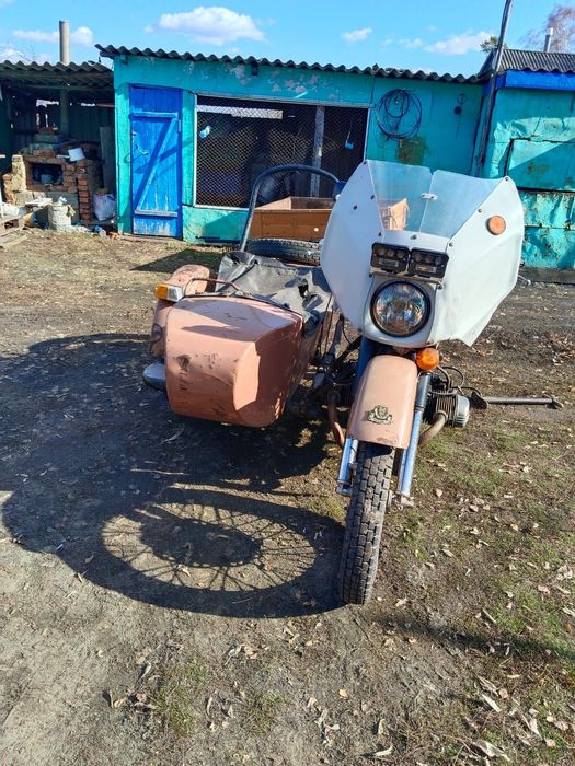 Мотоцикл Урал на бодром ходу