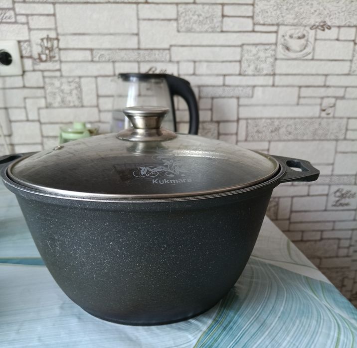 Продаю кастрюлю нормально состояние