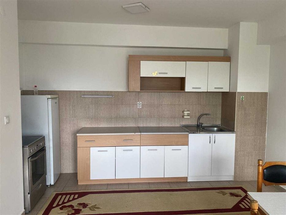 Дава се под наем Двустаен апартамент в Бургас, Славейков - 50 кв.м за 204 € - Снимка #1