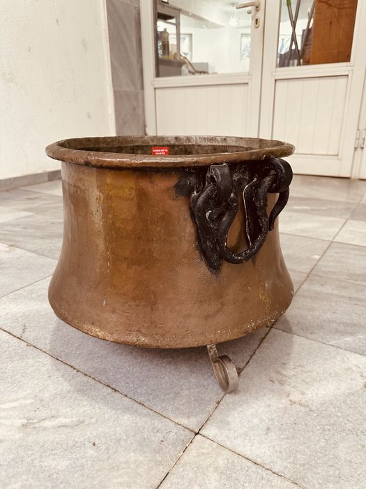Античен датски меден съд / казан с поставка