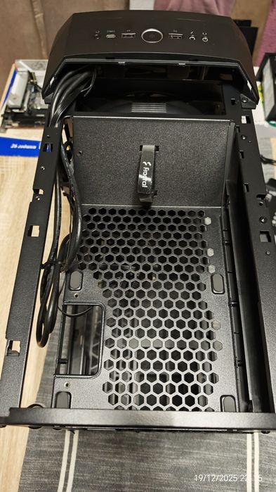 mini ITX кутия Fractal Design Torrent Nano Black TG Dark Tint