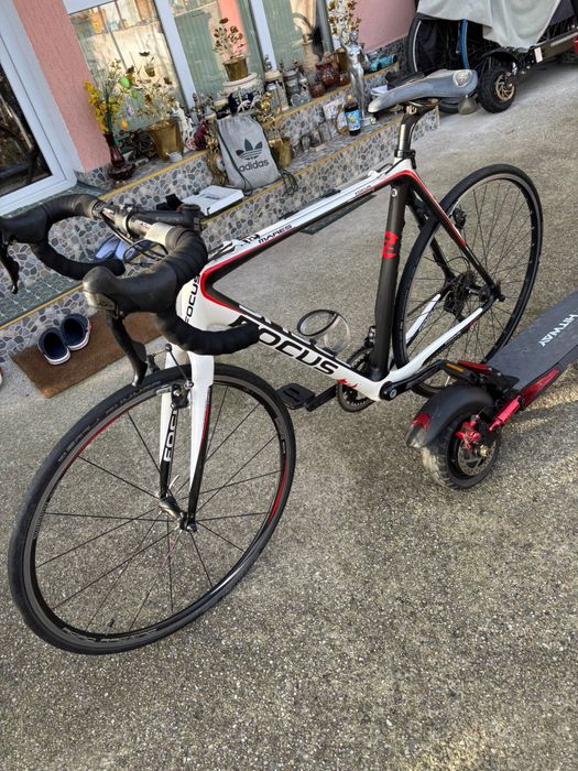 Bicicleta Cursiera full carbon FELT F6 si Focus Mares