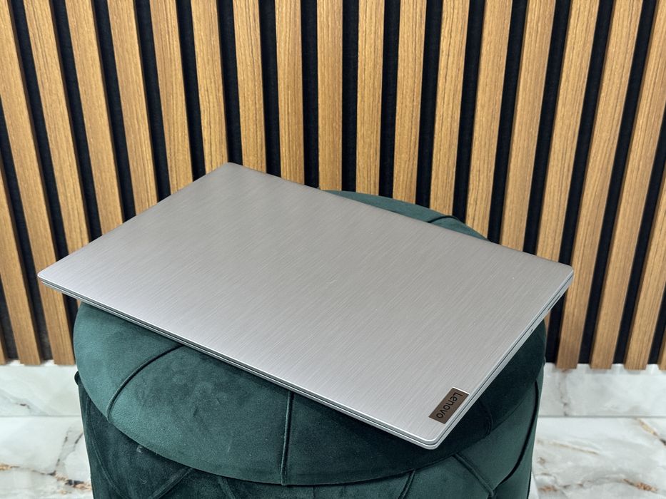 Lenovo IdeaPad 3, display- 15.6”, procesor i5 generația 10 , 8Gb Ram, 512Gb SSD, Windows 11, stare perfecta!