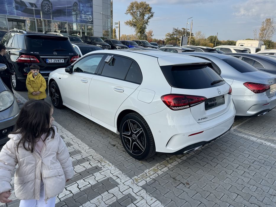 Mercedes-Benz A250e AMG Line Premium | Full Option rar |218 cp
