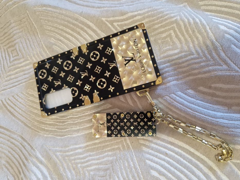 Продаётся чехол на телефон galaxy s20 FE