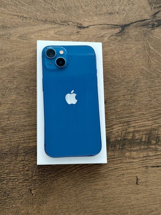 Продавам iPhone 13 128GB в много добро състояние