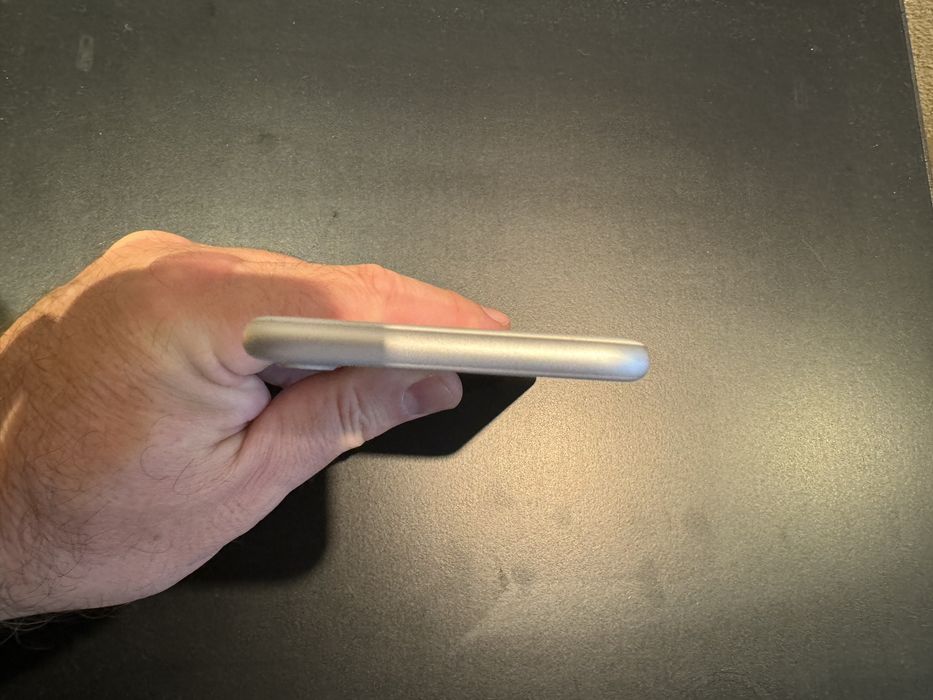 iPhone 7 32 gb бял
