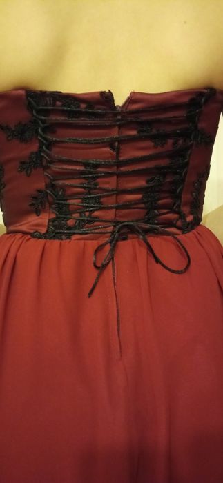 Рокля цвят бордо