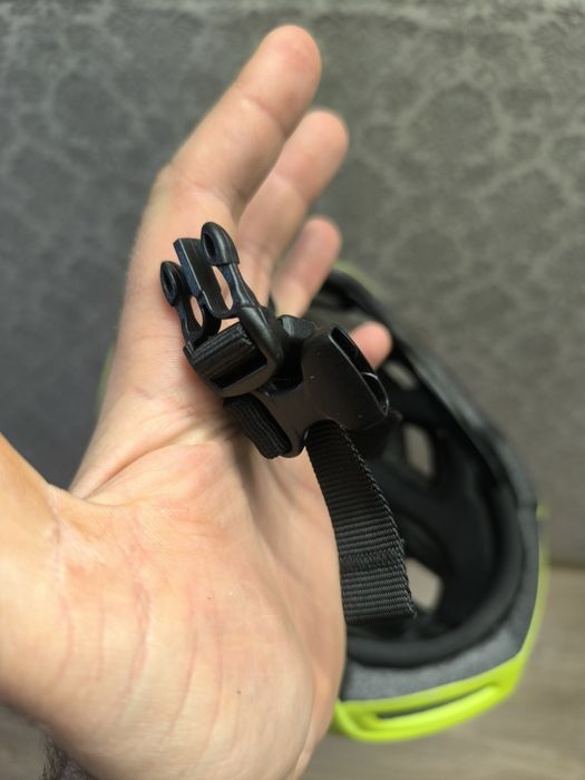 Шлем велосипедный.