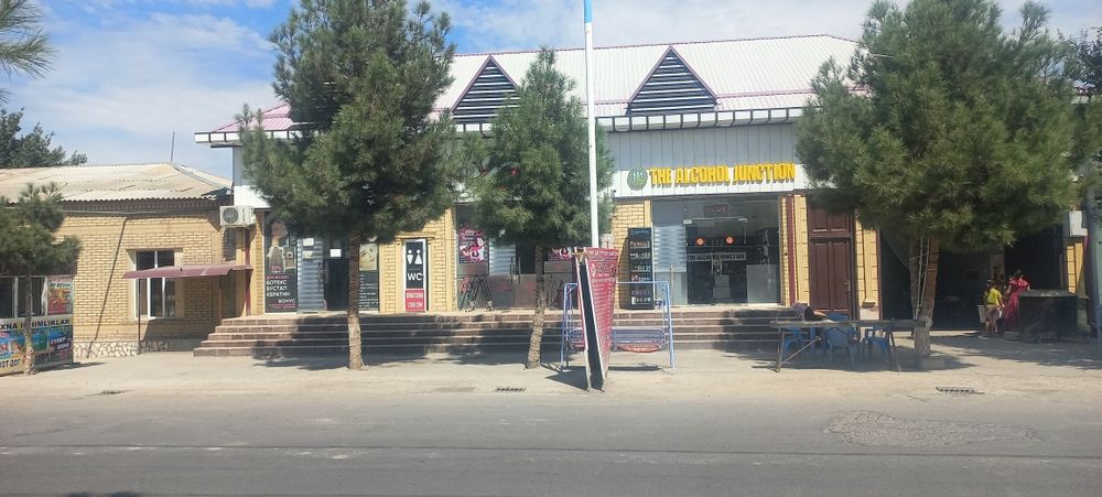 Ховли сотилади барча бизнеслари билан.