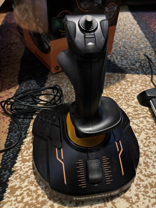 Joystick  Thrustmaster T16000
