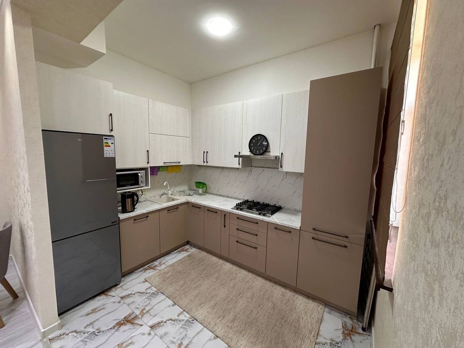 Продаётся двухкомнатная на м-в Риезий. Паркентский ( новостройка )