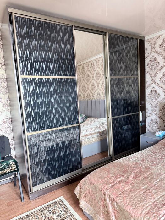 Трёхдверный шкаф для одежды 3,2 × 2,50 м, ширина 70 см